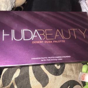 HUDA BEAUTY PALLETE